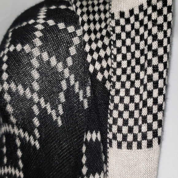 Mia Maddison cardigan - Picture 3 of 8